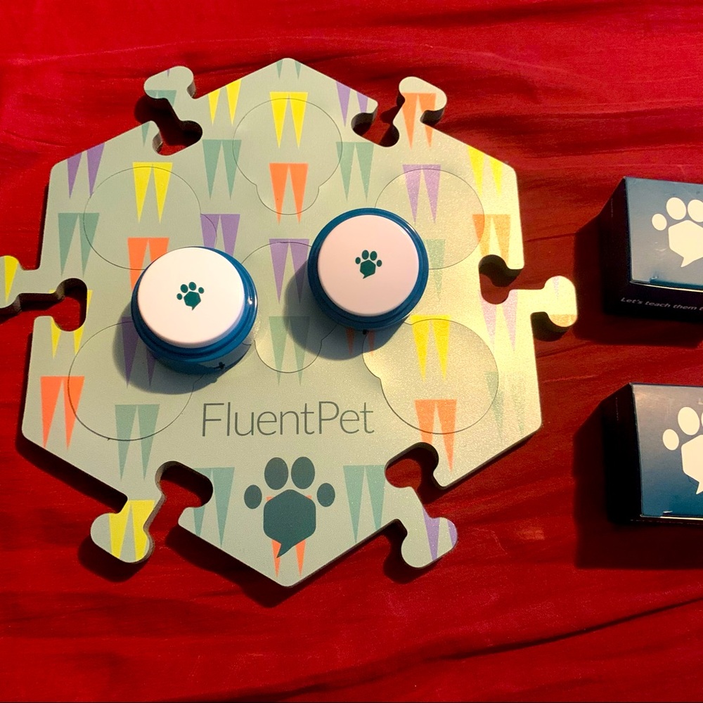 Fluentpet 2 buttons 1 hextile fluent pet dog cat